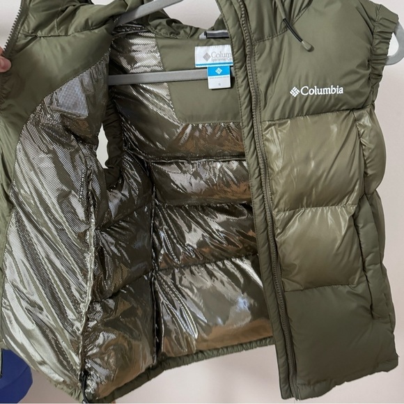 COLUMBIA Women’s Pike Lake Insulated Vest with Hoodie in Green - Picture 6 of 12